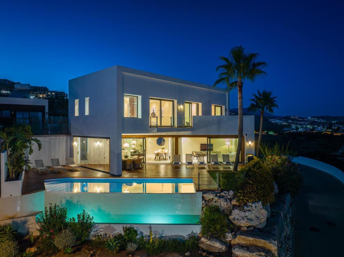 Vacation Marbella I Villa Paraiso The View, Infinity Heated Pool, Sea View, 24-7 Security, Golf Courses Estepona Exterior photo